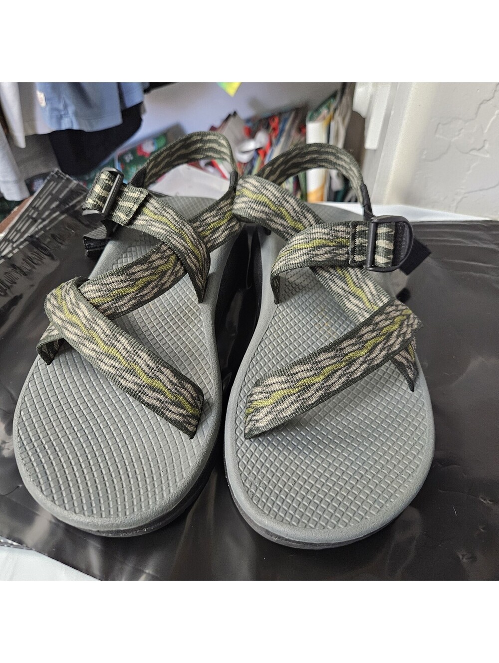 Chaco Men’s Sandals Z1 Fisherman Men 9 Roman Strap Sandal
